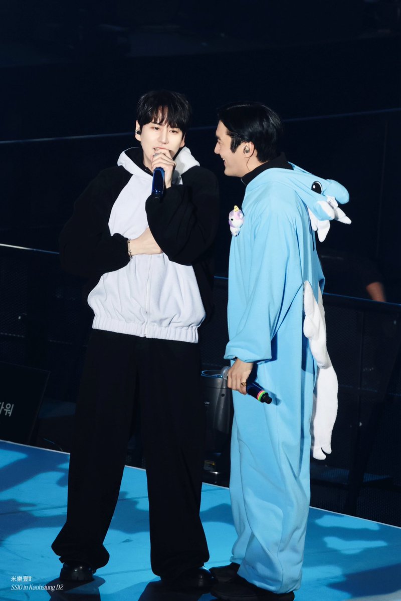 imqqqii17's tweet photo. 怎么这么欢乐~
#SS10_in_Kaohsiung_D2
#SUPERSHOW10 
#SUPERJUNIOR 
#슈퍼주니어 
#Siwon
#Kyuhyun https://t.co/0QcHfvguMe