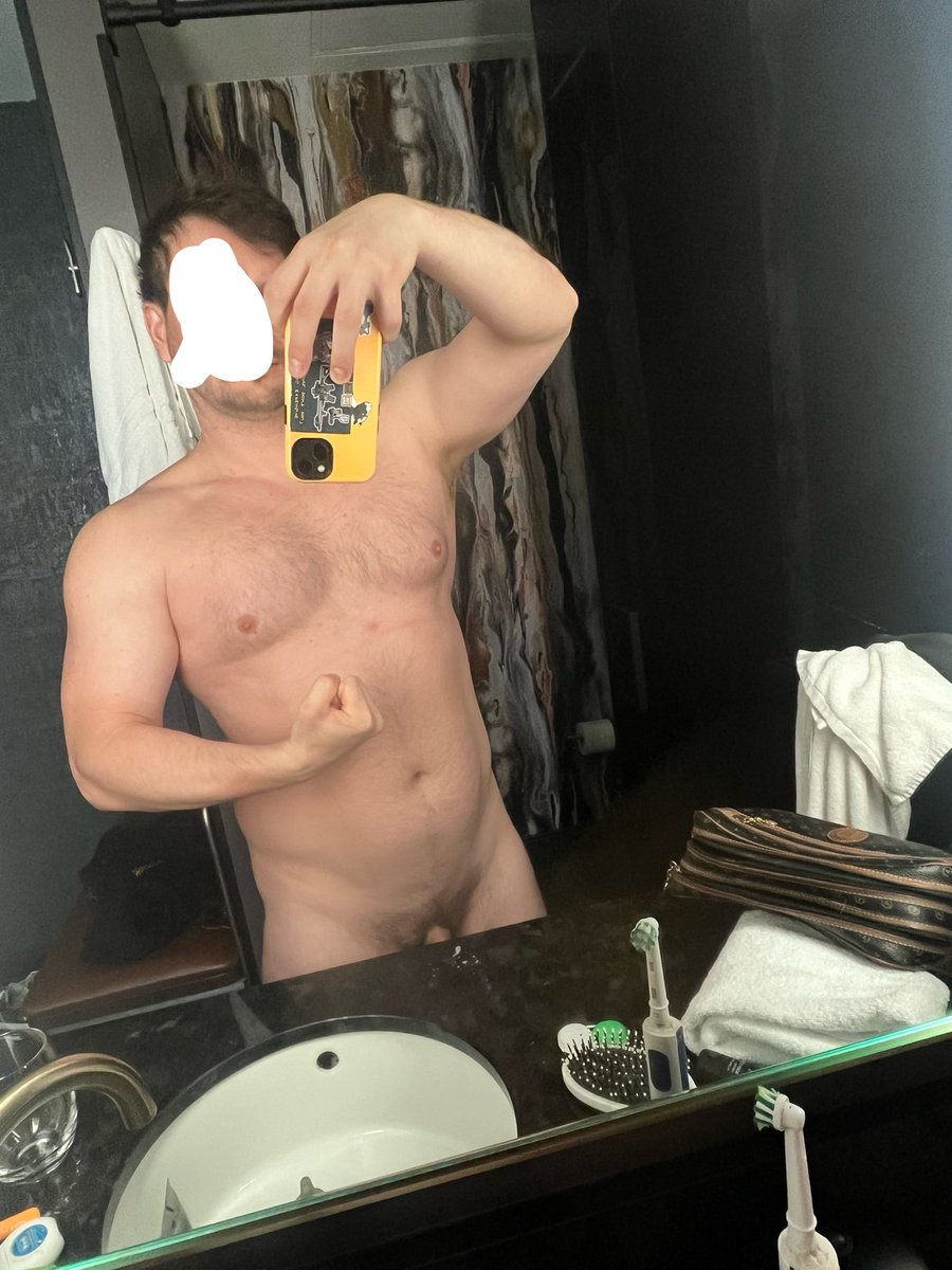 SpiccyPonion's tweet photo. Was I always this built wtff?! https://t.co/LHUpL5tpas