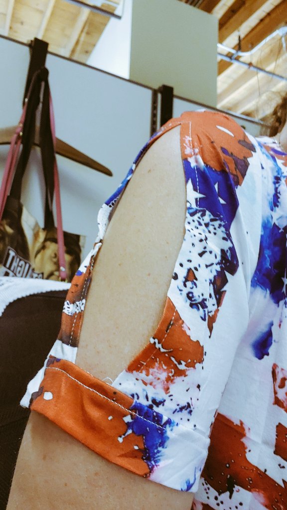 One4Funz525's tweet photo. Hooray for the U.S.A., ok?
#LastDayIn
#ThirstyThursday ๐ ha
#SpiritOfItAll
#USA250
#SuckItUp
Go big or go home, right?
And cold-shoulder?
Let it wave ๐ ๐ ๐
๐๐๐๐๐๐๐๐๐ https://t.co/kFjPNBYYBz