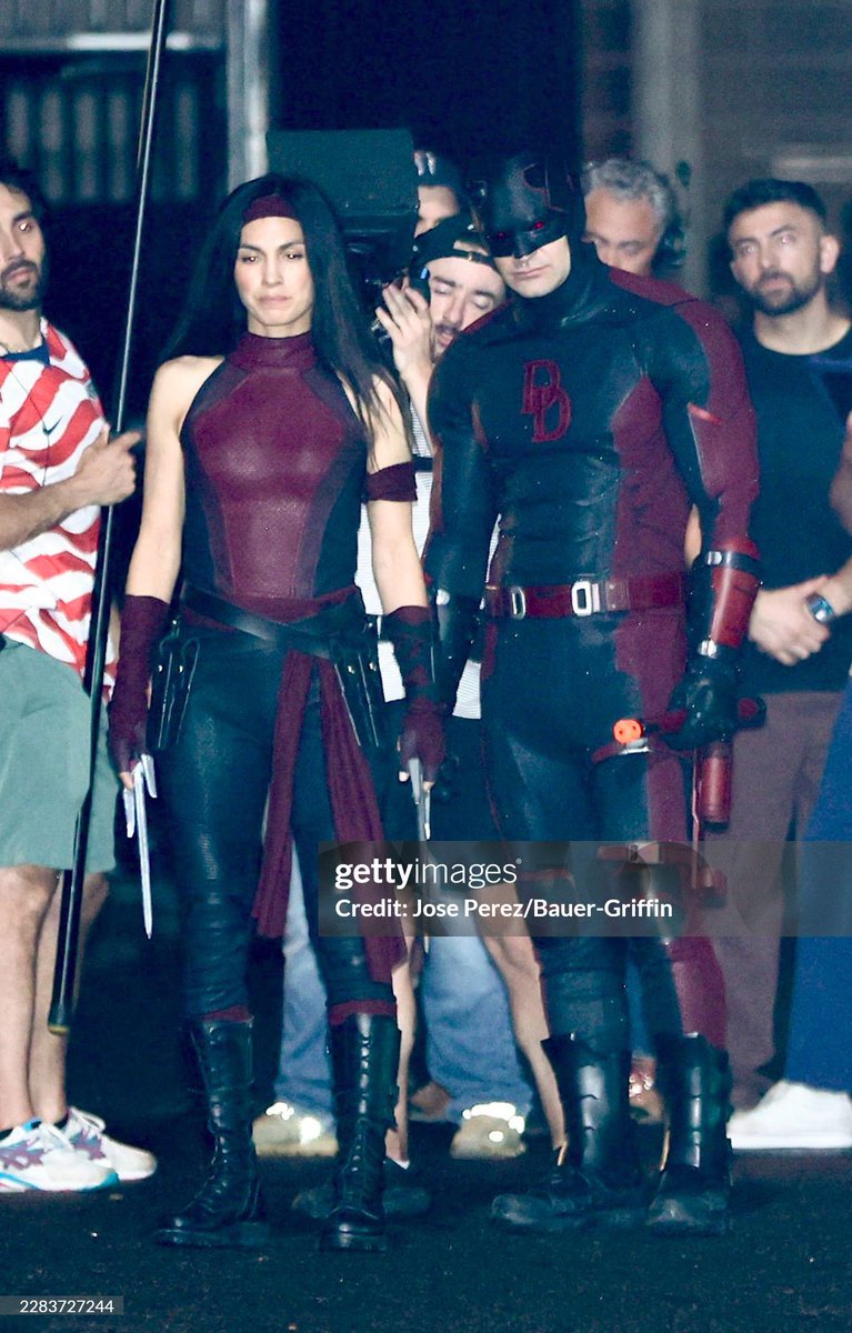 SiteJamesons's tweet photo. Demolidor e Elektra juntos nos sets de gravação da 3° temporada da série. E detalhe: tão usando uniformes combinando 😍 https://t.co/bgX1nYtcxs