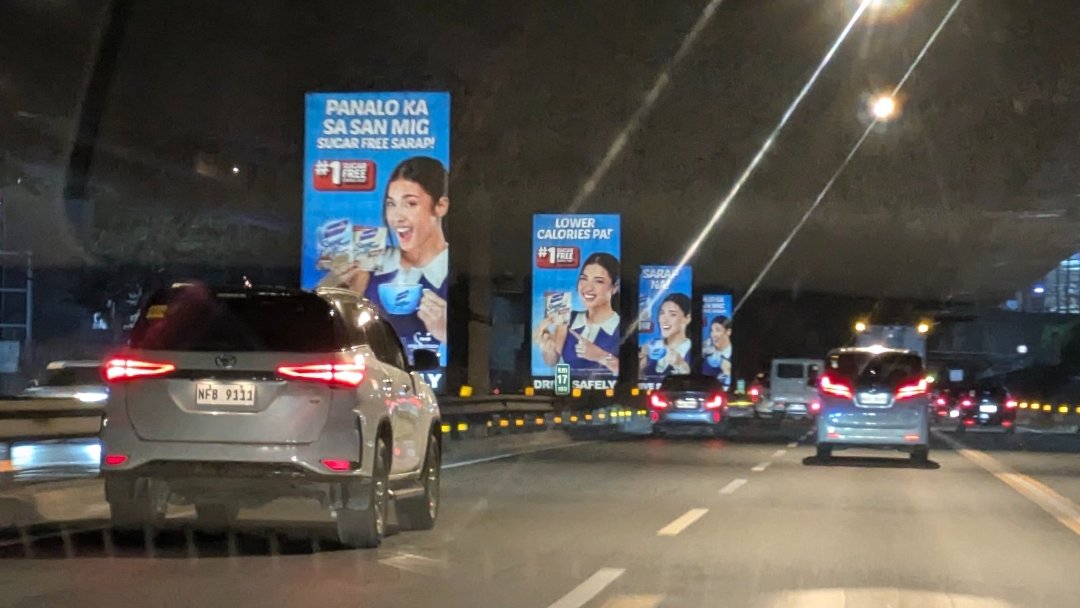 PangkatShuvee's tweet photo. [𝐒𝐏𝐎𝐓𝐓𝐄𝐃] 𝐒𝐀𝐍 𝐌𝐈𝐆 𝐂𝐎𝐅𝐅𝐄𝐄 𝐗 𝐒𝐇𝐔𝐕𝐄𝐄

Shuvee Etrata is on a San Mig Coffee newest billboard along SLEX Southbound! @SanMigCoffeePH 

Seen it in person na ba? 👀 
Snap a pic if you pass by and drop it here — we wanna see your shots! 

#ShuveeEtrata #ShuveeXSanMigCoffee #SanMigCoffee