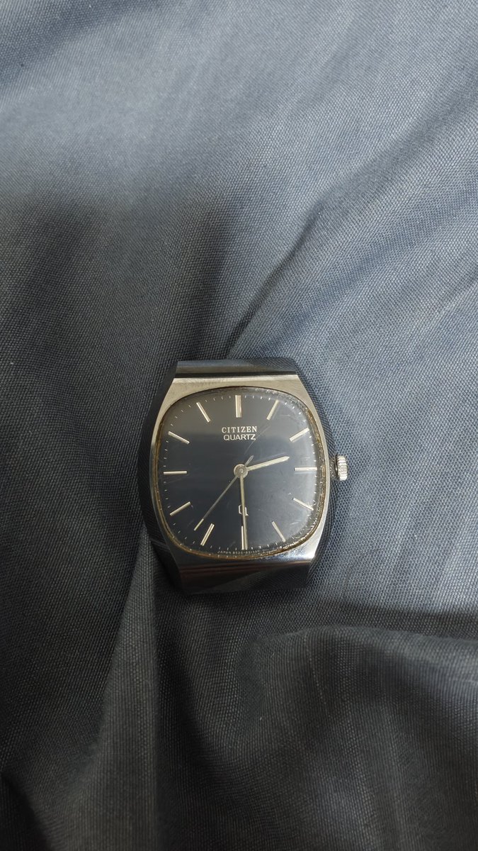 equal_A's tweet photo. 何となくジャンク1円でゲットした時計のカタログを見つけた。

当時の価格にﾋｮｴｯ…ってなってる。

※1976年の貨幣価値を今に換算すると約2倍近くになる※ https://t.co/1VHfKdBHS9