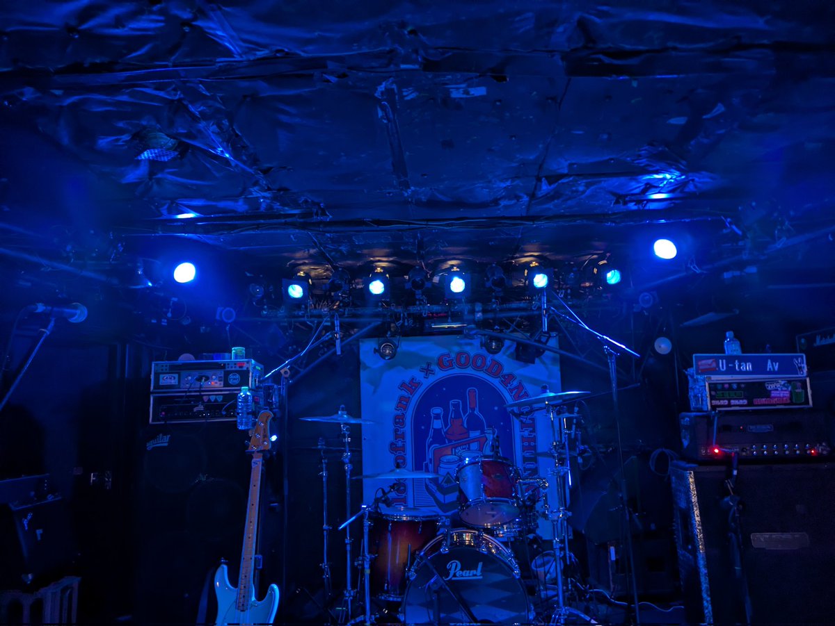 attsu0128's tweet photo. locofrank x GOOD4NOTHING presents HANGOVER TOUR
7/3(金)下北沢SHELTER
いやー楽しかった
コラボ曲も聴けてよかった
ホントバンドもフロアも楽しすぎた
それしか出てこないけどみんなの笑顔が今日のフロアを物語ってた
遊んでくれた皆さんありがとうございました🙏 https://t.co/Tzq52eRl16