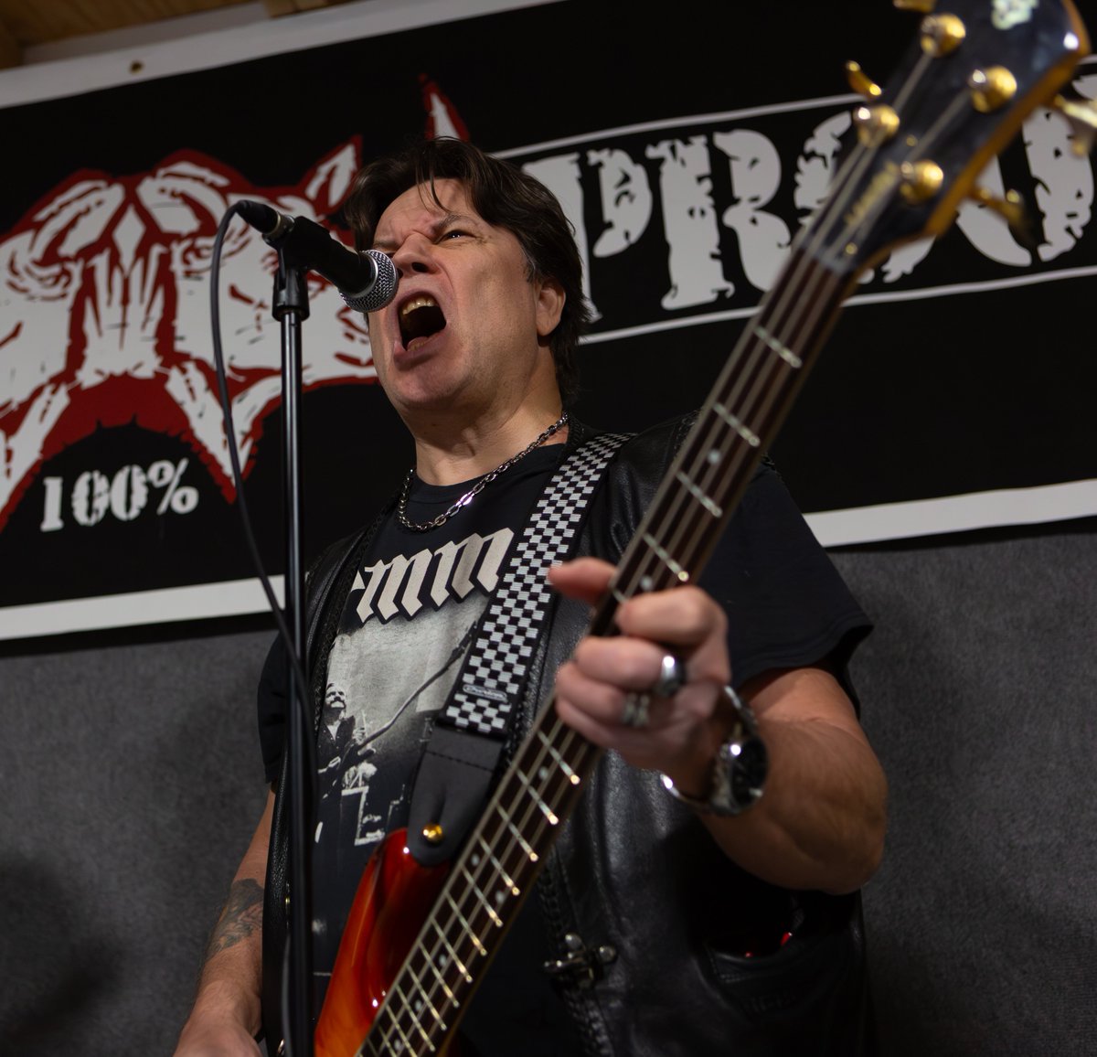 metalmessage's tweet photo. 🖤 🎸 Kudos for a lifelong love: whenever he wears his beloved Lemmy shirt during band rehearsals with Finnish HeavyRockers 🇫🇮 𝐑𝐇𝐈𝐍𝐎 𝐏𝐑𝐎𝐎𝐅, the notes just flow from Pasi's fingers. That's exactly how it should be! ✊
🦏 ✅ 
🔗 Link(s) in comments! 
#rhinoproof #finland https://t.co/Lpn6Hz6y8v