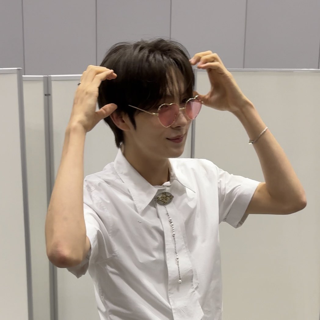 xoxxecx's tweet photo. TWS オフイベ お疲れ様でした🌟！
日本デビュー１周年おめでとう〜 https://t.co/lj3vR4Gsmc
