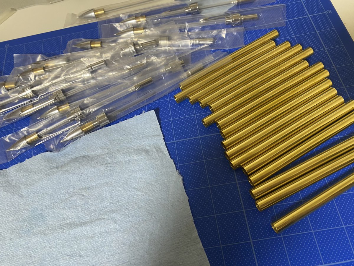 koubou_rin's tweet photo. 今日は金具の分解と、木にパイプをいれる穴を開けました。 https://t.co/4D44g9ylk0