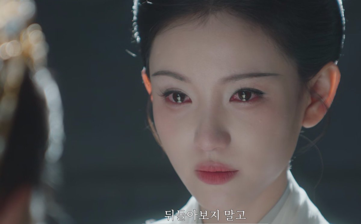 shdlhouse's tweet photo. 앞만봐야살아남을수있는곳에서자꾸만뒤돌아보게됐던여자의조언이란얼마나가슴아픈가........ https://t.co/WUuQ0x6E8N