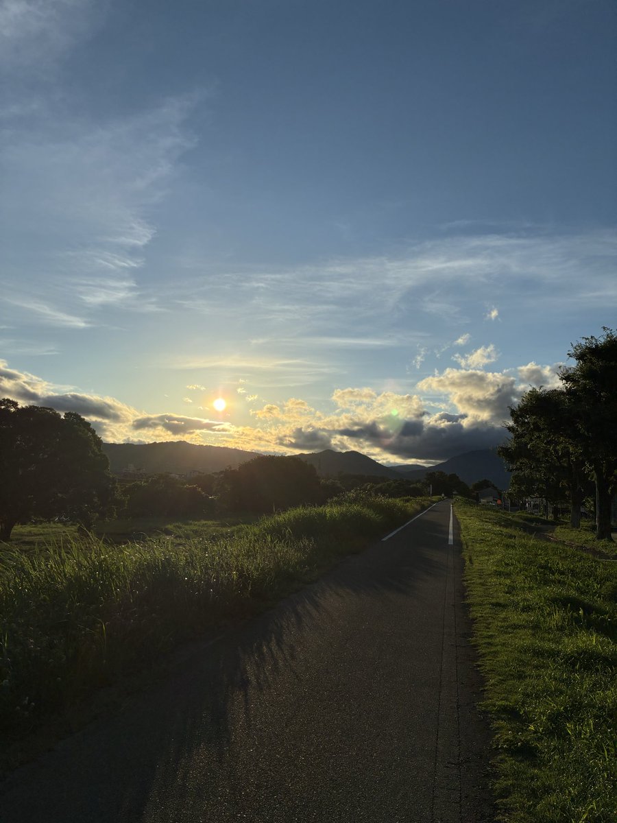 Jr_run2022's tweet photo. 通勤ラン13km＋100m坂ダッシュ8本
エボライドスピード2👟

朝は蒸し暑かったけど
帰りは気持ちよく走れました🥴

本日、秋のメインレースが無事確定✨
丹後100kmと神戸マラソン、目一杯遊ぶ為にコツコツ走っていきますか https://t.co/VMTZmD3laL