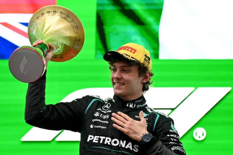 F1GuyDan's tweet photo. Kimi Antonelli has won every race this year that occurs on a sprint weekend

🇨🇳 - Antonelli wins
🇺🇸 - Antonelli wins
🇨🇦 - Antonelli wins
🇬🇧 - 🤔

The master of the sprint weekend https://t.co/Fe1eZAWgMr