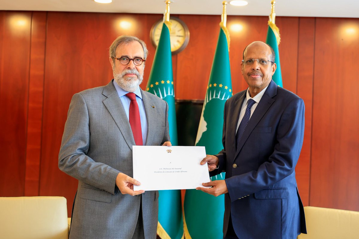 _AfricanUnion's tweet photo. H.E. Mahmoud Ali Youssouf, Chairperson of the African Union (AU)  Commission, this morning received the Letters of Credence of H.E. Paulo  Jorge Pereira do Nascimento, Ambassador of the Portuguese Republic to  the Federal Democratic Republic of Ethiopia & Permanent  Representative to the AU.

The Chairperson @ymahmoudali congratulated Ambassador Pereira do Nascimento on his  appointment & reaffirmed the AU's commitment to its longstanding  partnership with #Portugal.

He underscored the importance of strengthening Africa–Portugal  cooperation, both bilaterally & within the broader framework of the  AU–EU partnership, to advance shared priorities of peace, sustainable  development, & effective multilateralism.

Chairperson Youssouf also called on the EU to align its Global  Gateway initiative with the AU's Agenda 2063, stressing the importance  of ensuring that international partnerships support Africa's long-term  development priorities.

Ambassador Pereira do Nascimento thanked the Chairperson for  receiving him & reaffirmed the strategic partnership between Portugal, the EU, & the AU.

He assured the Chairperson of Portugal's continued support for the  implementation of Agenda 2063, recognising its pivotal role in advancing  Africa's stability & development.

Read @ https://t.co/0yDvLDlww6
