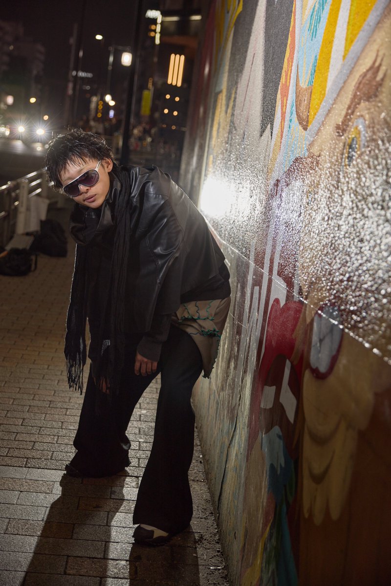 junk666's tweet photo. 屋外で光らせて撮影するとき、考える余裕ないから「光あれ! (Es werde Licht!)」と詠唱しながら光らせると、良い感じになる。

この時は機動性重視でAD100にリフレ+ハニカム(スタンドつけっばで同行者に持ってもらう)メインで+状況に応じて剥き出しAD100追加。

#ポートレート #ストロボ https://t.co/Xequy7ozUV
