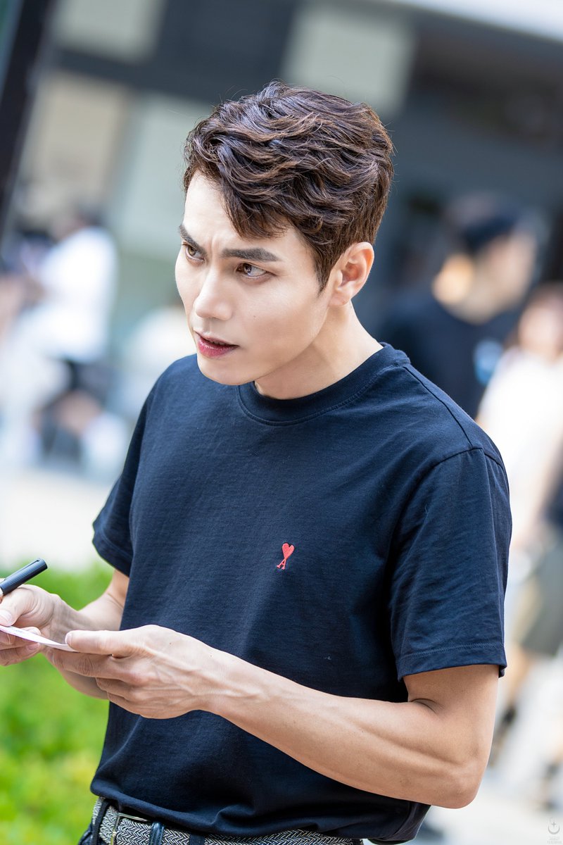 crecent_moon_'s tweet photo. 뮤지컬 더 트라이브
260627  퇴근길

조셉 役 - #김찬호 배우님 https://t.co/SoPZ2SqqD0