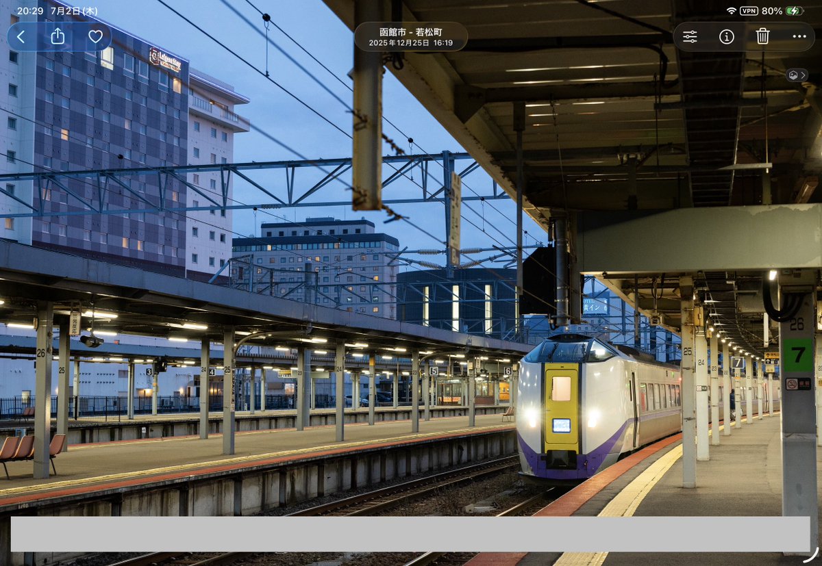 SuperAguri73's tweet photo. iPadOS 26
16:10的照片自己裁切到适应屏幕大小了 这个有办法改成以前那样显示全部照片的吗🥺 https://t.co/ulQSZsjV3x