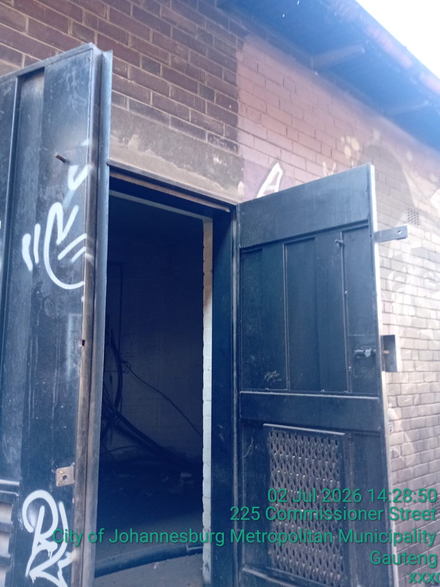 aaron_mdaka's tweet photo. @CityPowerJhb Good afternoon. Can you please urgently assist with team to close the DB box for electricity in MABONENG on Commissioner Street corner End Street. It's matter of urgency as we know that people steal wires which can lead to power failure in the precinct. https://t.co/b4VowFDn6A