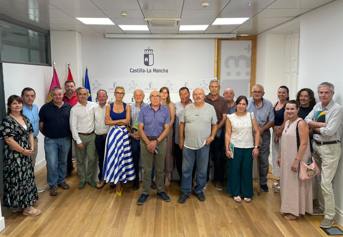 JCCMCuenca's tweet photo. 🏘️El Gobierno de CLM y PRODESE impulsan inversiones por más de 1,09 millones de euros en 15 ayuntamientos de la comarca, gracias a un nuevo paquete de ayudas LEADER 

🔗  https://t.co/U31kK2bEPS

a #Cuenca #SerraníaDeCuenca #DesarrolloRural #FondosLEADER #PRODESE https://t.co/NW22XWNcFa