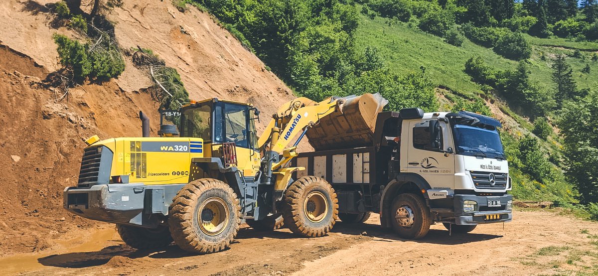 rizeozelidare's tweet photo. 📍 #İkizdere - Tozköy köyümüzde yol bakım ve onarım çalışmalarımızdan... 📸

🚜 Greyder Operatörümüz Mustafa Kaça
🚜 Yükleyici Operatörümüz Mustafa Ersan Taşdelen
🚛 Kamyon Şoförümüz Mehmet Gün

#HizmetİçinVarız https://t.co/HeTWxm5l2H