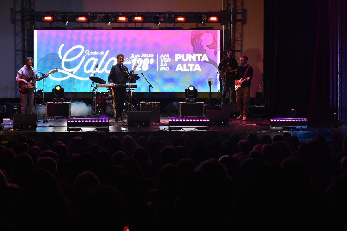 ayeduran's tweet photo. Compartimos la maravillosa Noche de Gala por el 128° Aniversario de Punta Alta ✨

Disfrutamos de la Orquesta de Cámara Punta Alta, La Guarda y el cierre con Diego Savoretti y Los Indescriptibles, que dieron todo para celebrar a la ciudad y a su comunidad en el hermoso Teatro Colón.

Emocionante trabajo de @rodrigo_arist, de todo el equipo de @Mcoronelrosales y de cada persona que hizo posible estos festejos.

¡Felices 128 años! 👏🏼