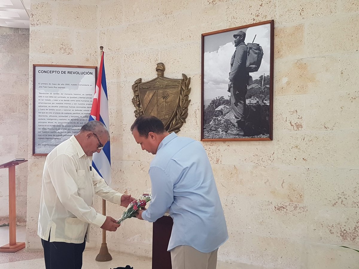 GobCamaguey's tweet photo. Con el homenaje al Comandante en Jefe Fidel Castro Ruz, a pocos días de conmemorar el centenario de su natalicio, fue celebrado el acto nacional por el Día del Historiador Cubano, en #Camagüey.
#LaPatriaSeDefiende #PorCamagüeyTodo
Más información: 👉https://t.co/rDyspJ8kyp https://t.co/0Af5QvdlLr