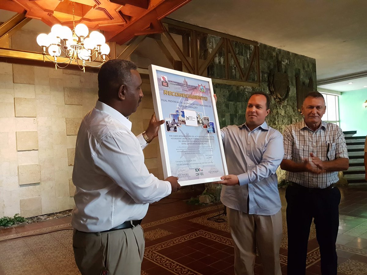 GobCamaguey's tweet photo. Con el homenaje al Comandante en Jefe Fidel Castro Ruz, a pocos días de conmemorar el centenario de su natalicio, fue celebrado el acto nacional por el Día del Historiador Cubano, en #Camagüey.
#LaPatriaSeDefiende #PorCamagüeyTodo
Más información: 👉https://t.co/rDyspJ8kyp https://t.co/0Af5QvdlLr