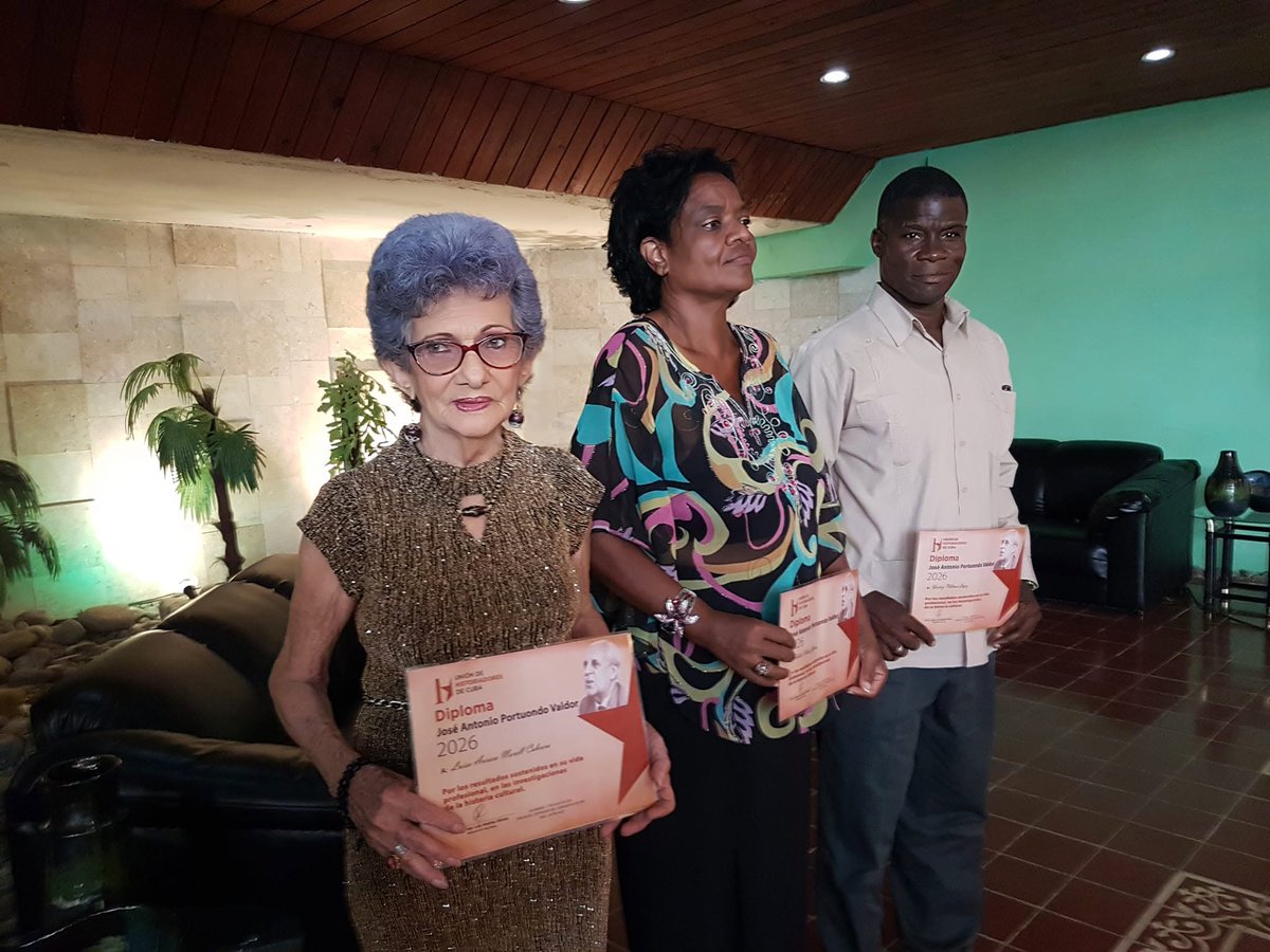 GobCamaguey's tweet photo. Con el homenaje al Comandante en Jefe Fidel Castro Ruz, a pocos días de conmemorar el centenario de su natalicio, fue celebrado el acto nacional por el Día del Historiador Cubano, en #Camagüey.
#LaPatriaSeDefiende #PorCamagüeyTodo
Más información: 👉https://t.co/rDyspJ8kyp https://t.co/0Af5QvdlLr
