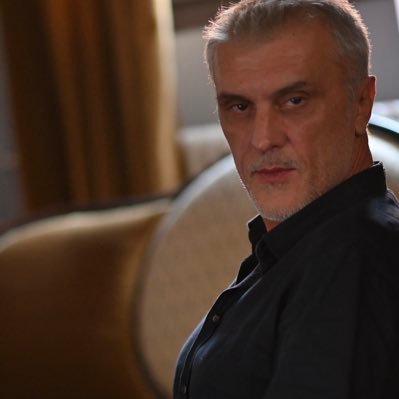 MilosKrstic2211's tweet photo. Šta ljudi iz BIA traže na Fdu?
Zašto vrše pritisak na studente?
Za direktora Bitef teatra doveden je Filip Gajić inače brat Vladimira SNS Gajića @vladimirgajic1 ... Za selektora festivala postavljen je Spasoje Ž. Milovanović @spasojezmilovan kažu da je teška narkomančina što se da i videti iz priloženog...
Da li to udba vršlja fakultetima i ucenjuje i preti deci?
Da li ćemo ovakvim klošarima da dozvolimo da nam maltretiraju decu?