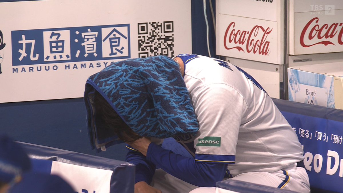 Shifttrr's tweet photo. タオルを被り下を向く宮城
宮城は悪くないよ…こんな場面に投げてくれてありがとうだよ本当 https://t.co/R2raizw1B0