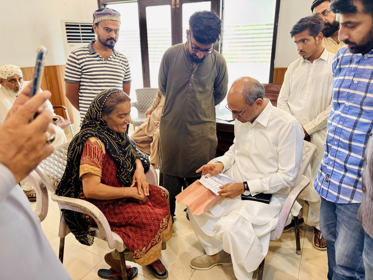 MinisterSindh's tweet photo. وزیر محنت و سماجی تحفظ سندھ سعید غنی سے جمعرات کے روز ان کے دفتر میں لوگوں نے ملاقات کی۔ https://t.co/sqm7ZRJJww