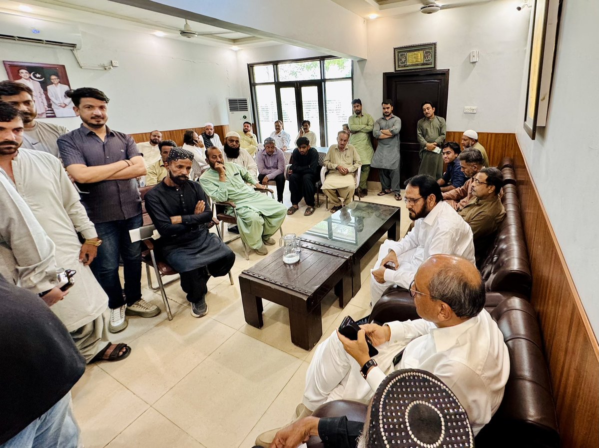MinisterSindh's tweet photo. وزیر محنت و سماجی تحفظ سندھ سعید غنی سے جمعرات کے روز ان کے دفتر میں لوگوں نے ملاقات کی۔ https://t.co/sqm7ZRJJww