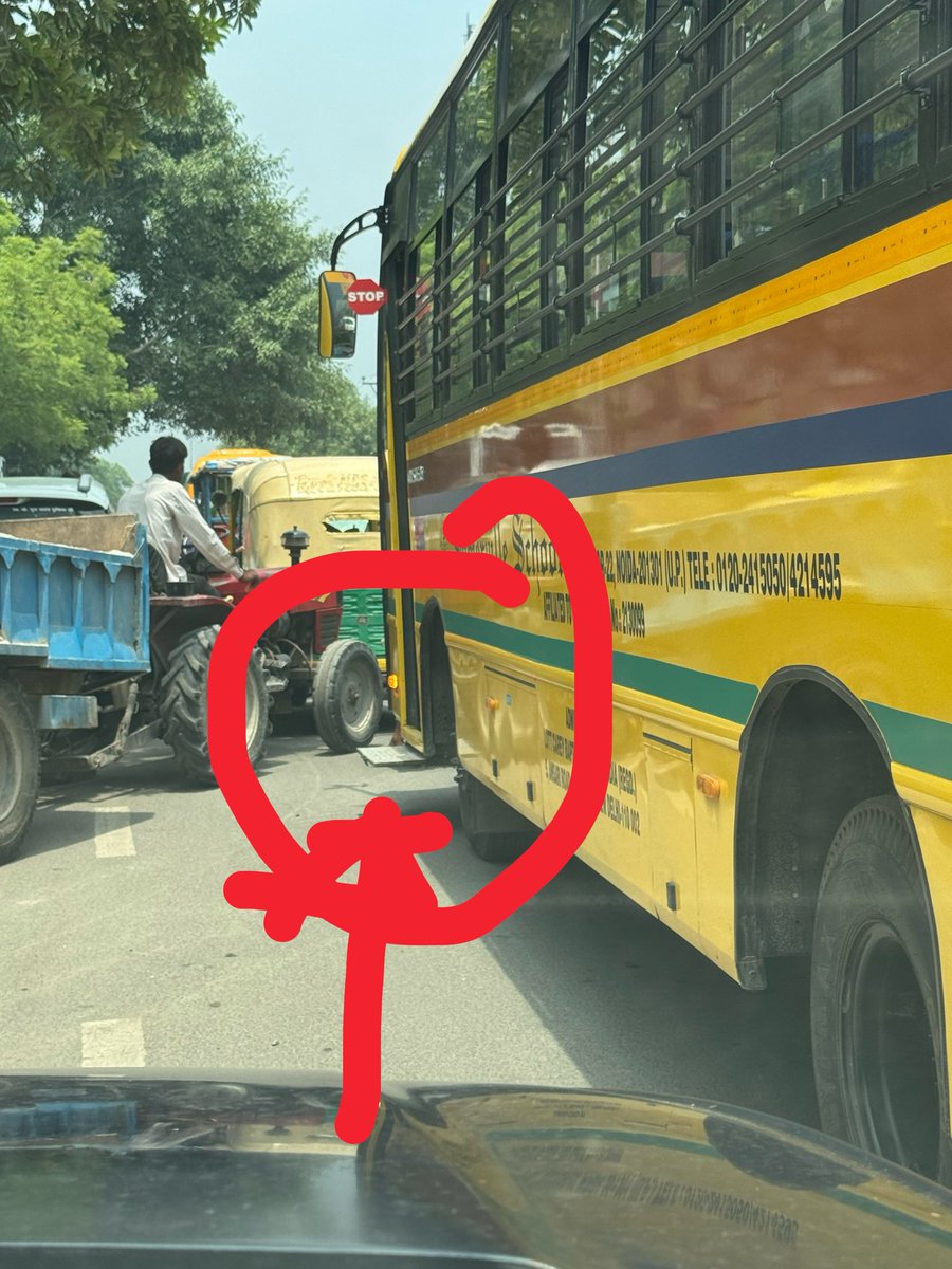 unknowniplstar's tweet photo. @Noidatraffic how is this foot step legal ? https://t.co/cVT0aGRmGc