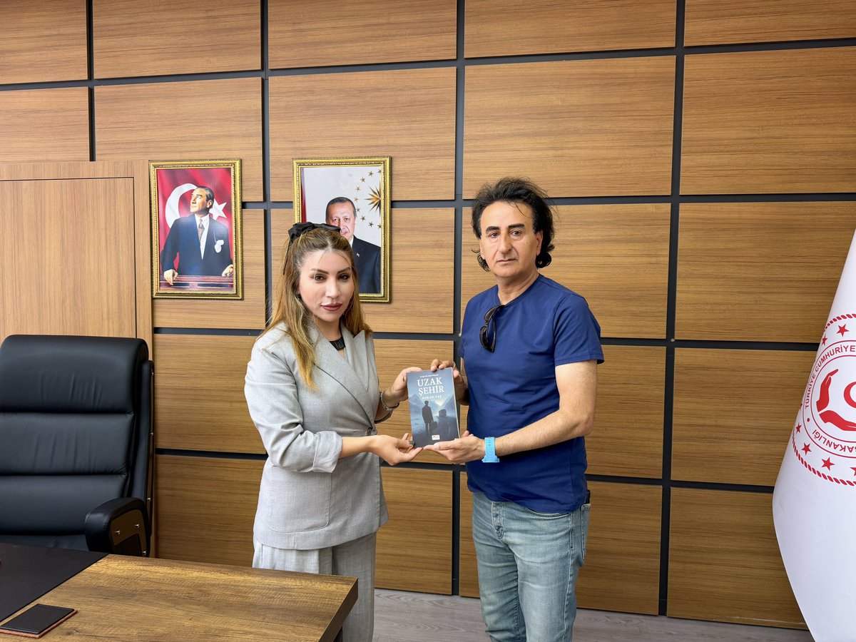 hakkariashm's tweet photo. Hakkâri Gazeteciler Derneği Başkanı Sayın Hakan Taş ve Dernek Üyesi Sayın Sevim Önal, İl Müdürümüz Sayın Sevgül Bilgiç’i makamında ziyaret ederek hayırlı olsun dileklerini iletti. https://t.co/cVTGJ4xs03