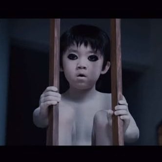 hojulune's tweet photo. why is maki kinda giving the kid from the hibachi benihana teriyaki part of scary movie 4 https://t.co/0YHtqAtkLJ