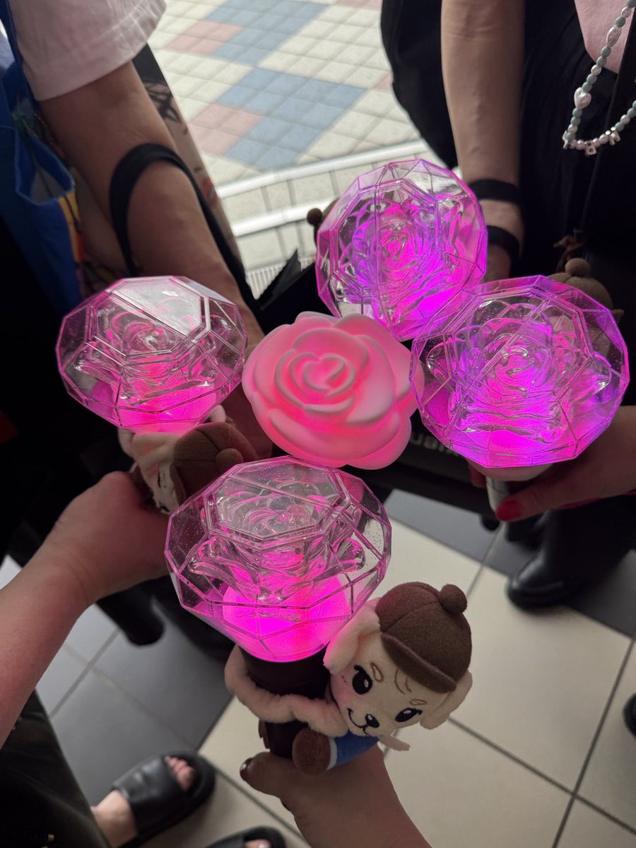 YUZU_3JSB_T's tweet photo. 大阪ー!さいこーでした✨
お友達にお誕生日プレゼントも
渡せて、良かったよー🫶
みんなでお揃いレザーの🎀
私のだけ年季入ってこんがり😂
色んな写真撮りまくりで📸
カメラロールえらいこっちゃ笑⃝
#岩田剛典
#NERDMIND
#ロッキー
#三代目JSOULBROTHERS https://t.co/66TUAr2pLV