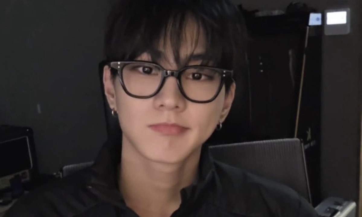 buniihoon's tweet photo. when jungwon wears glasses and puffs up his cheeks or pouts… my weakness https://t.co/6Hl0eOJGj5