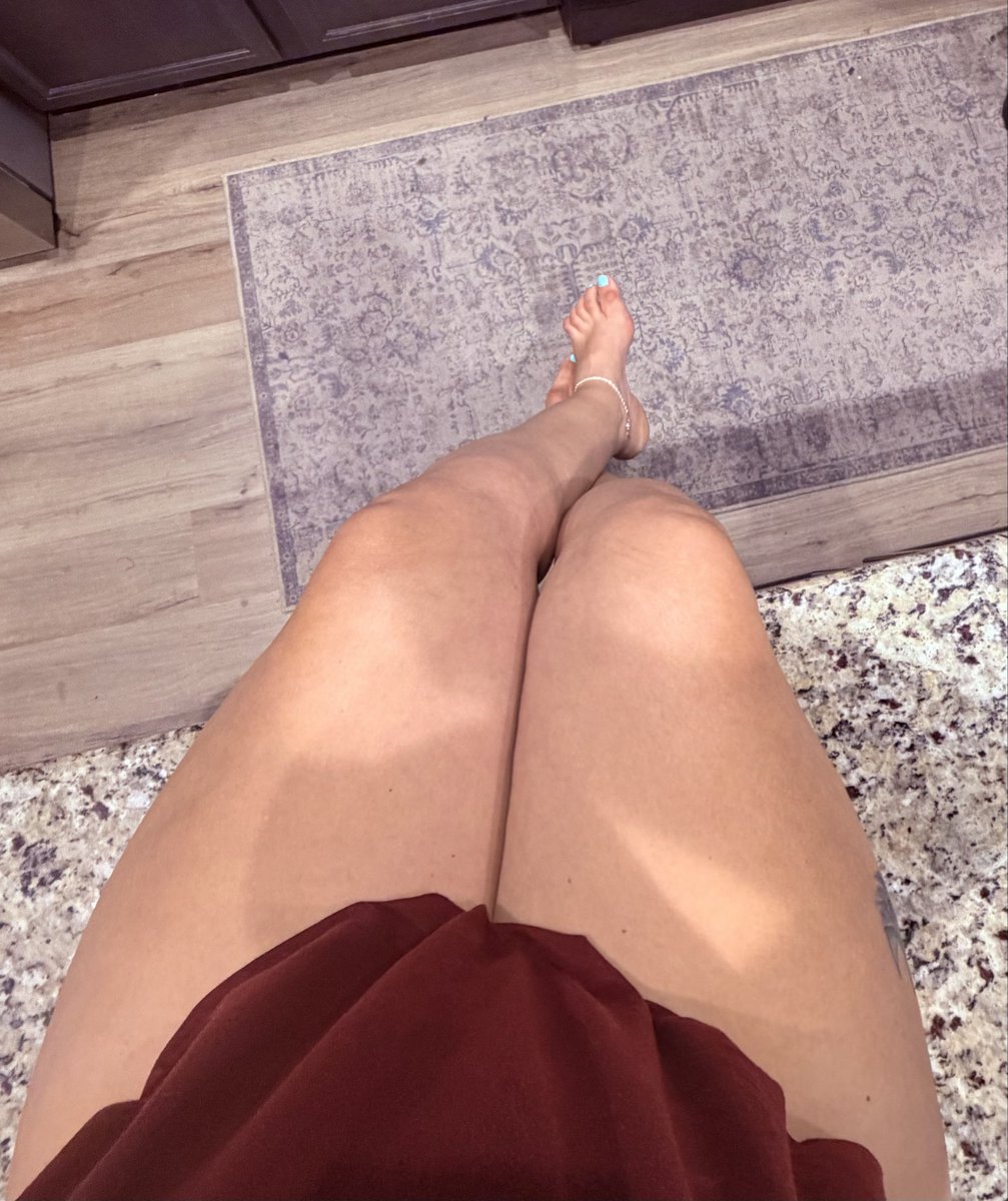 MrsRavenMonroe's tweet photo. Counter top sitting.
#countertop #feet #feetfetish #tealtoes
https://t.co/GuivnU8U3l https://t.co/ENi9GJZiM3