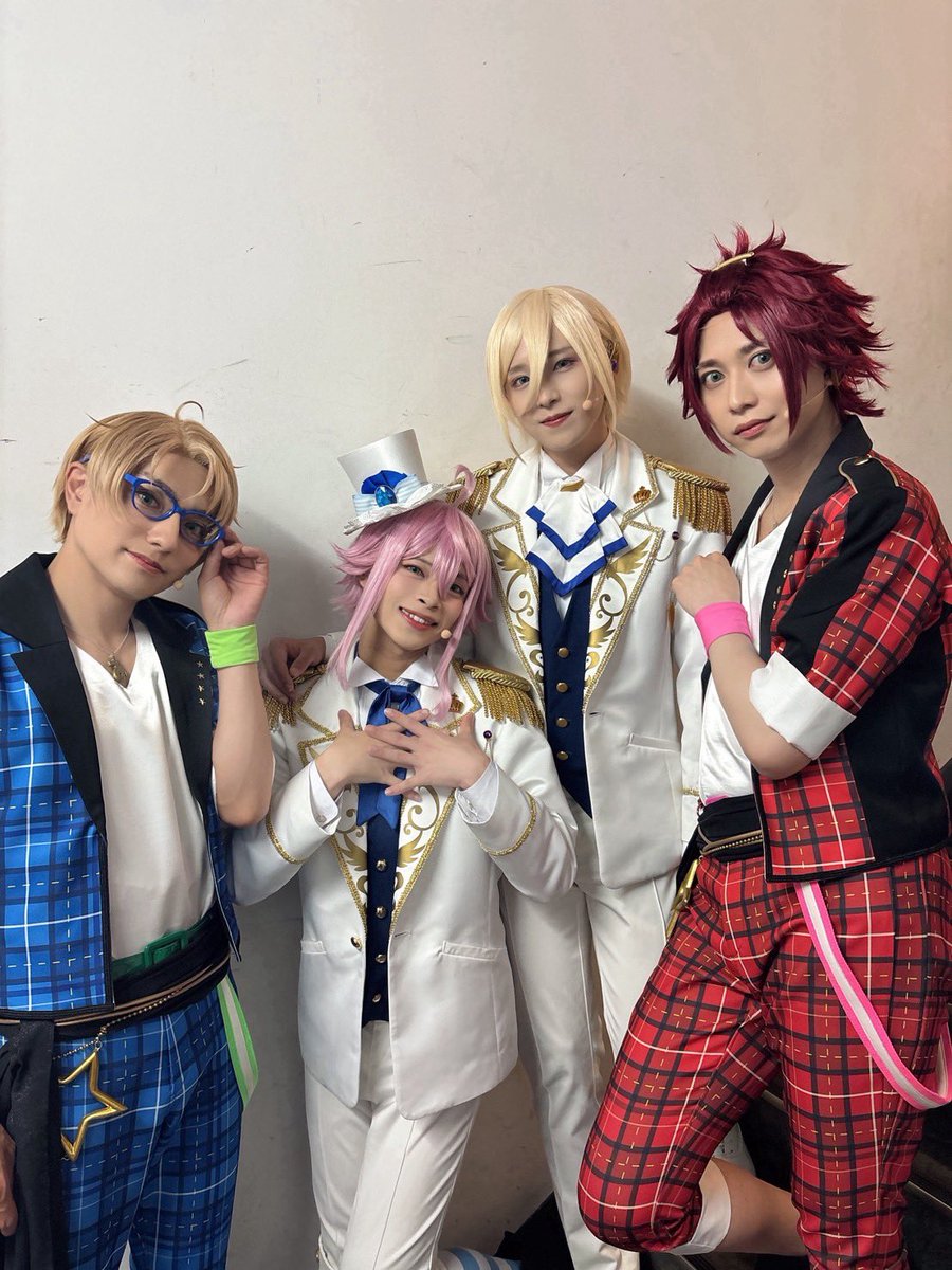riki_riki1016's tweet photo. 『あんさんぶるスターズ！THE STAGE』
-Requiem from Knights-
本日もありがとうございました🌟
今日はfineの2人と📸✨
楽屋の席も近くていつもワイワイしてます🧚‍♂️ https://t.co/OFY4IkBEtJ