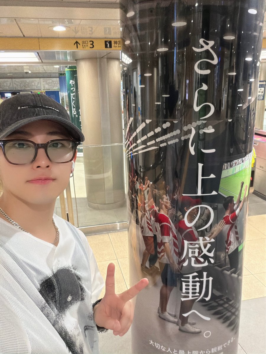 7min_rintaro's tweet photo. 皆さん降りるであろう外苑前にも素敵な広告が出てます！
ありがとうございます😭

駅が混み合うことが予想されます。譲り合って行きましょう。

 #テニミュ https://t.co/vHpM4Gs7x7
