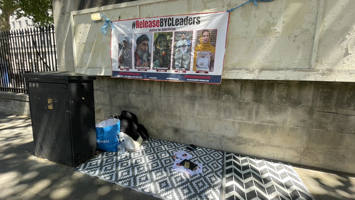 Aomar_karim's tweet photo. Aomar Karim's hunger strike has entered its scond day outside @10DowningStreet. began on 1 July, protesting the life sentences gven to #BalochHumanRights activists and will continue until 3 July
#ReleaseBYCLeaders #StopBalochGenocide #WeStandWithBYCLeaders #AomarKarimHungerStrike https://t.co/0OSnB7Hqgq