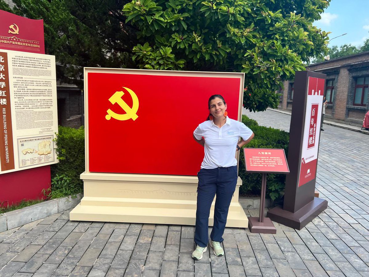 Zyberia's tweet photo. Me les vine a China a convencerme más de lo que en Colombia se necesita es un activismo comprometido con una idea concreta de una izquierda radical. Aquí vine a aprender y a seguir convencida de que el camino es por aquí. Besos a mis haters. https://t.co/24nG43Nf1v