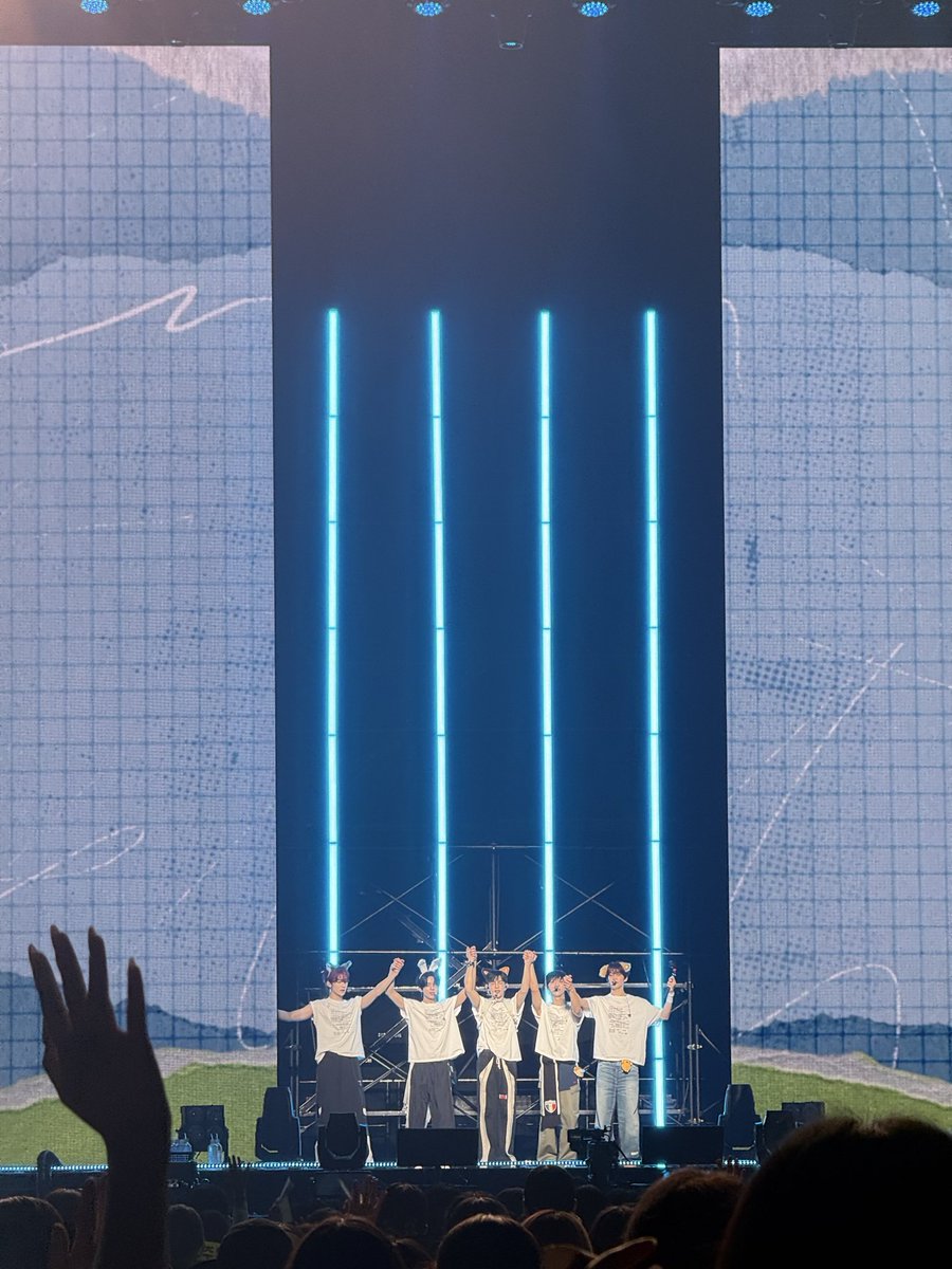 allinforzero's tweet photo. My thoughts that no one asked for:
- Thank god for Seungeon pulling through on all the dance challenges and doing them so diligently. It’s very apparent now they aren’t told the songs in advance, and Seungeon and kinda Yujin carried the team
- Hao seemed to have in ear problems all 3 days, but today was so major he pulled off his mic completely halfway through his solo. It must have been so frustrating, and I’m happy for him that he was still able to finish it well