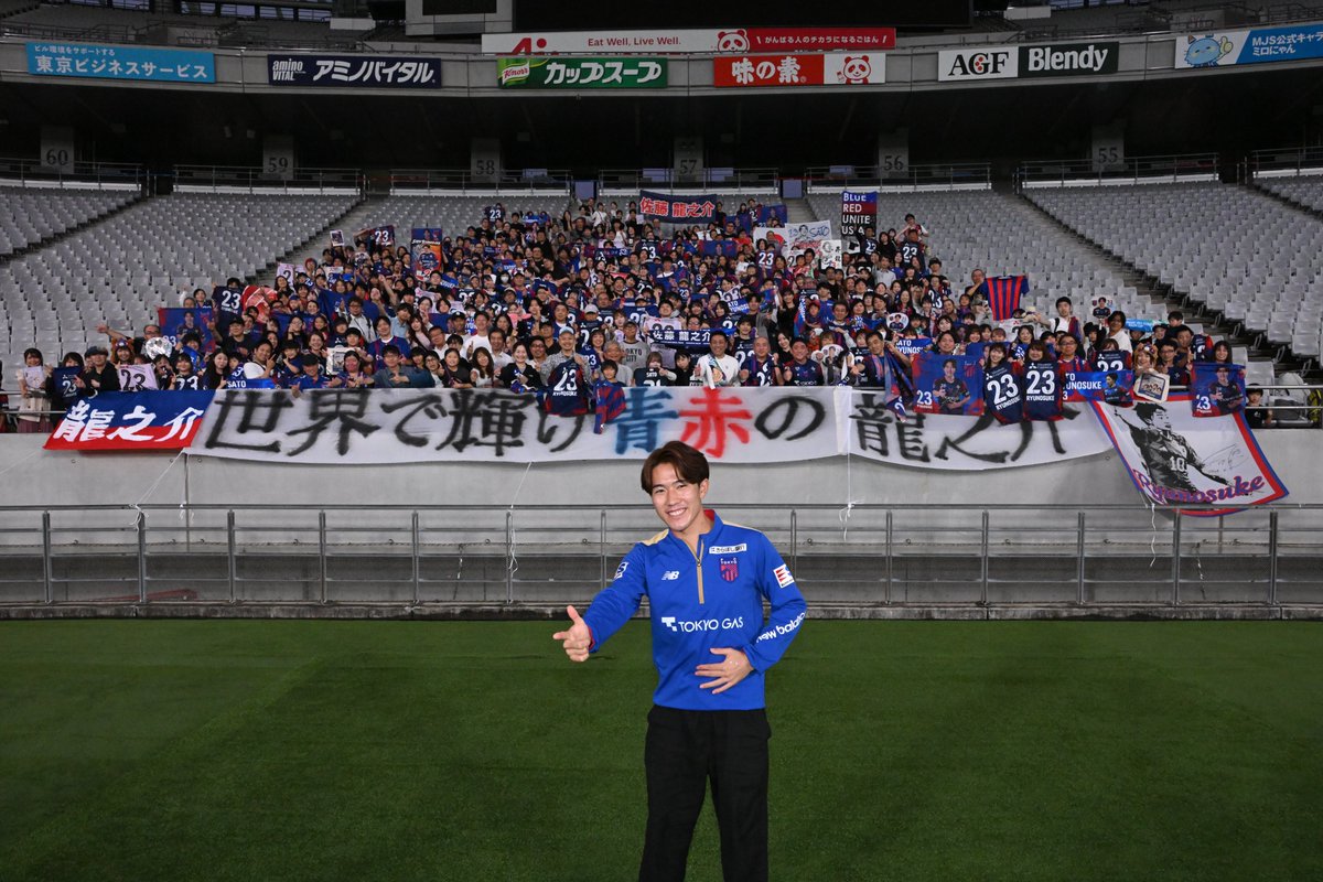 fctokyoofficial's tweet photo. 🔵🔴
#佐藤龍之介 選手とのふれあいイベントを実施しました🙌🔵🔴
応募期間が短いなかでも、たくさんのご応募いただきありがとうございました!!

約500名という多くの方が #味の素スタジアム にご来場いただきました🤝
本日ご参加いただいたみなさま、ありがとうございました!!🙏

佐藤龍之介選手からみなさんへのメッセージ🗣️
「10歳の頃にサッカースクールのアドバンスクラスに入り、そこからずっとこのクラブで育ってきたので、このクラブはやはり特別です。
FC東京の出身選手としてこれからも頑張りたいと思うの��、引き続き応援してください」

#fctokyo #tokyo