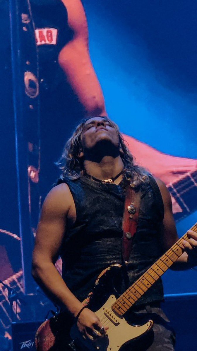 _vor4g1ne's tweet photo. EL CUELLO??? EL BRAZO??? LA FOTAZA??? TODO???? https://t.co/wgXOGxYdRd