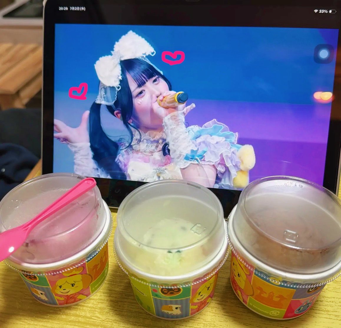 usapyonn_39's tweet photo. サーティワン食べながら最終公演観たよ-  ̫-🍨  #うさと笑えば福きたる https://t.co/s2mPP9rbem