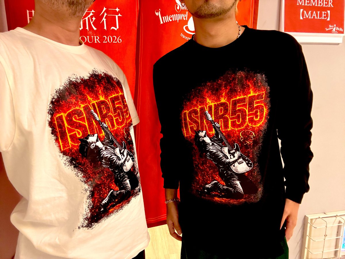 ishinariguitar's tweet photo. #純喫茶JUJU時間旅行 愛知公演、客席の雰囲気も響きも素敵な愛知県芸術劇場にて二日間、お客さんと共に時間旅行へ、、そして盛り上がりました🙌😆🎶

ケータリングさんが描いてくれてたボード、とても素敵でした✨

主くんとお揃いのTシャツで🤣👍 https://t.co/t3qLOd7yh1