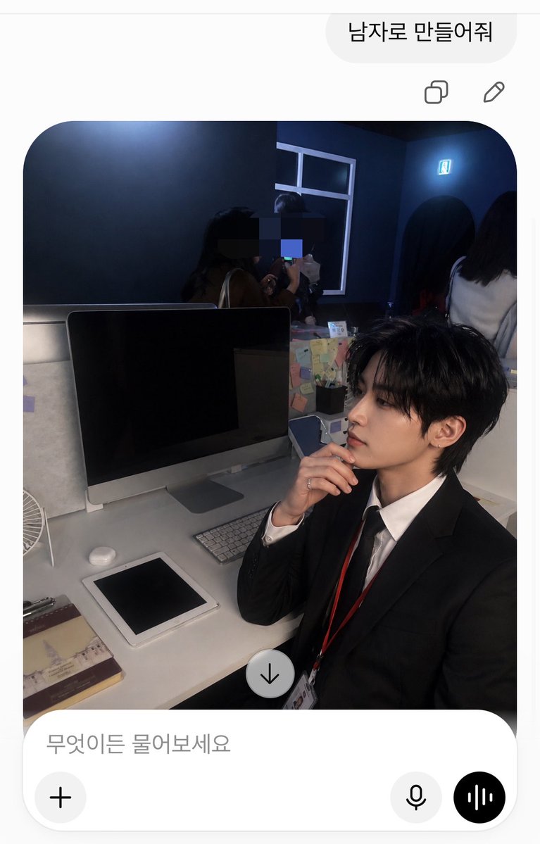 SSONGDAILY_'s tweet photo. 아 개웃김
요즘 지피띠니 이거 유행인거 같아서
괴출 팝업 갔을때 내사진 (정장입구감)
넣으니까
이렇게 만들어줌

백일몽 엑스트라e정도 같음 https://t.co/EHZh5A5aWi