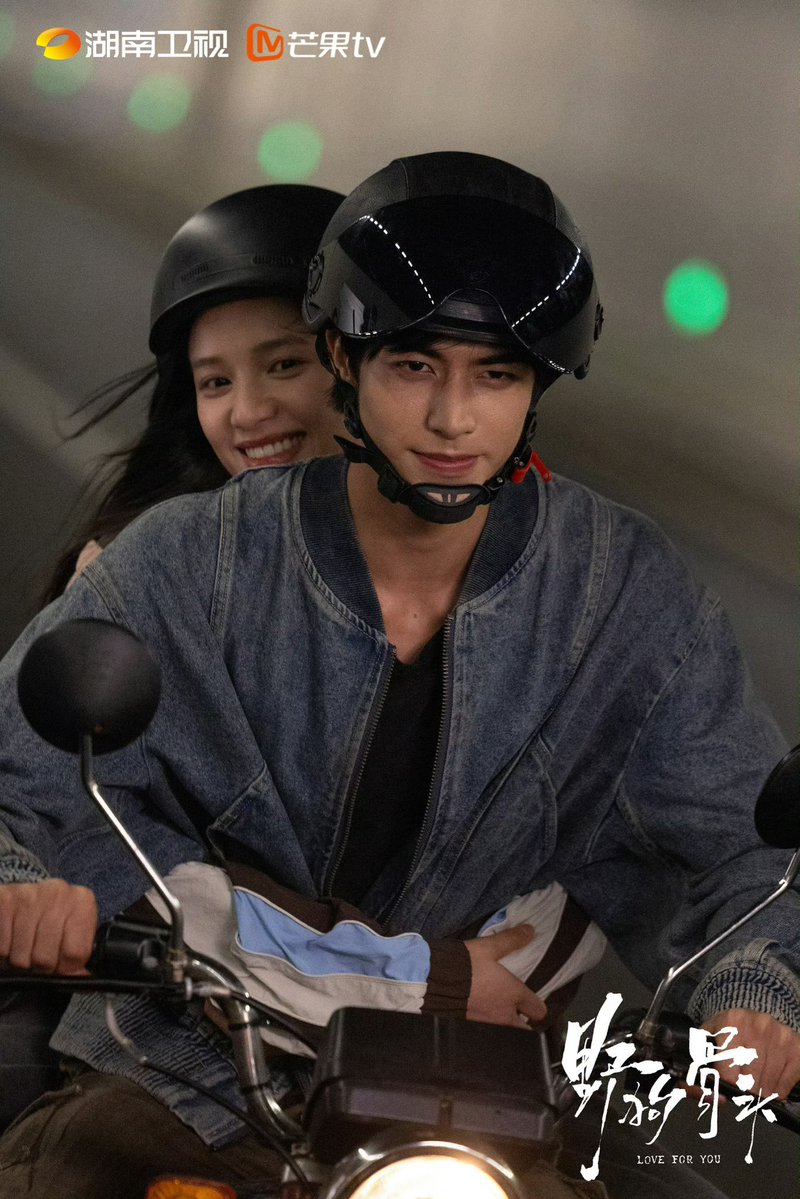 ManoodTingJeen's tweet photo. เห็นรูปโปสคู่นี้คือปักเลย น่าดูมากกกค่ะ ซีรีส์เรื่อง #野狗⻣头 (#LoveForYou) เริ่มออนเเอร์ 5 ก.ค.นี้

นำแสดงโดย
#ซ่งเวยหลง รับบท เฉินอี้
#จางจิ้งอี๋ รับบท เหมียวจิ้ง

จำนวน 32 ตอน
ออนเเอร์ทาง MangoTV https://t.co/4o2gh1XMoH