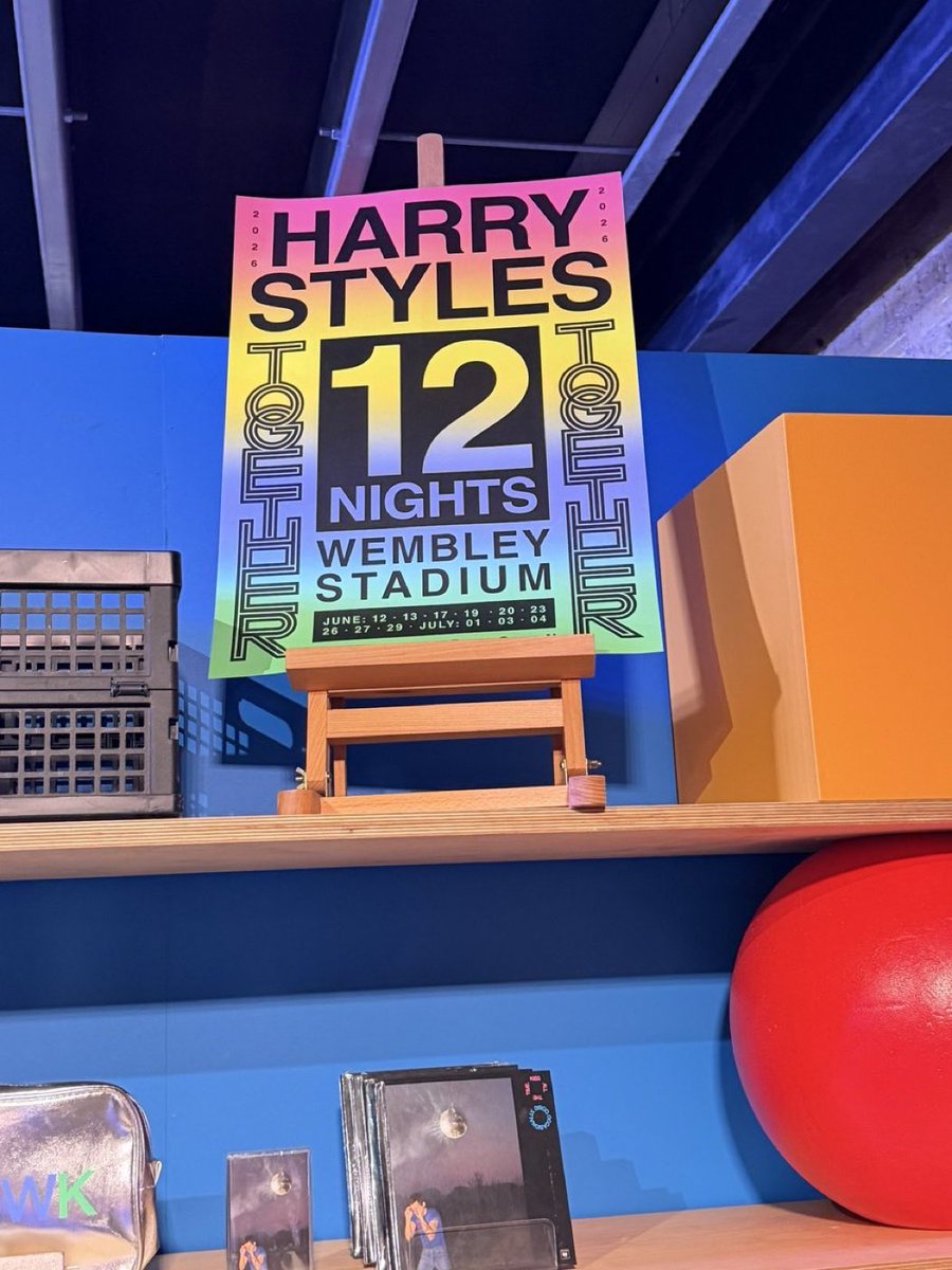 hazandalwayslou's tweet photo. I NEED THIS HARRY POSTER https://t.co/3EUBcXHly7