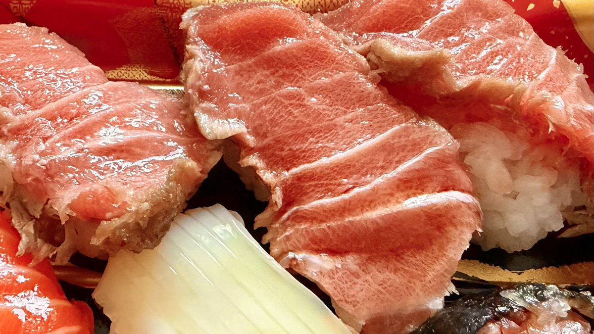 secret__flight's tweet photo. お肉みたいなサシ本マグロ炙りうっま https://t.co/T7IaLe9fKW