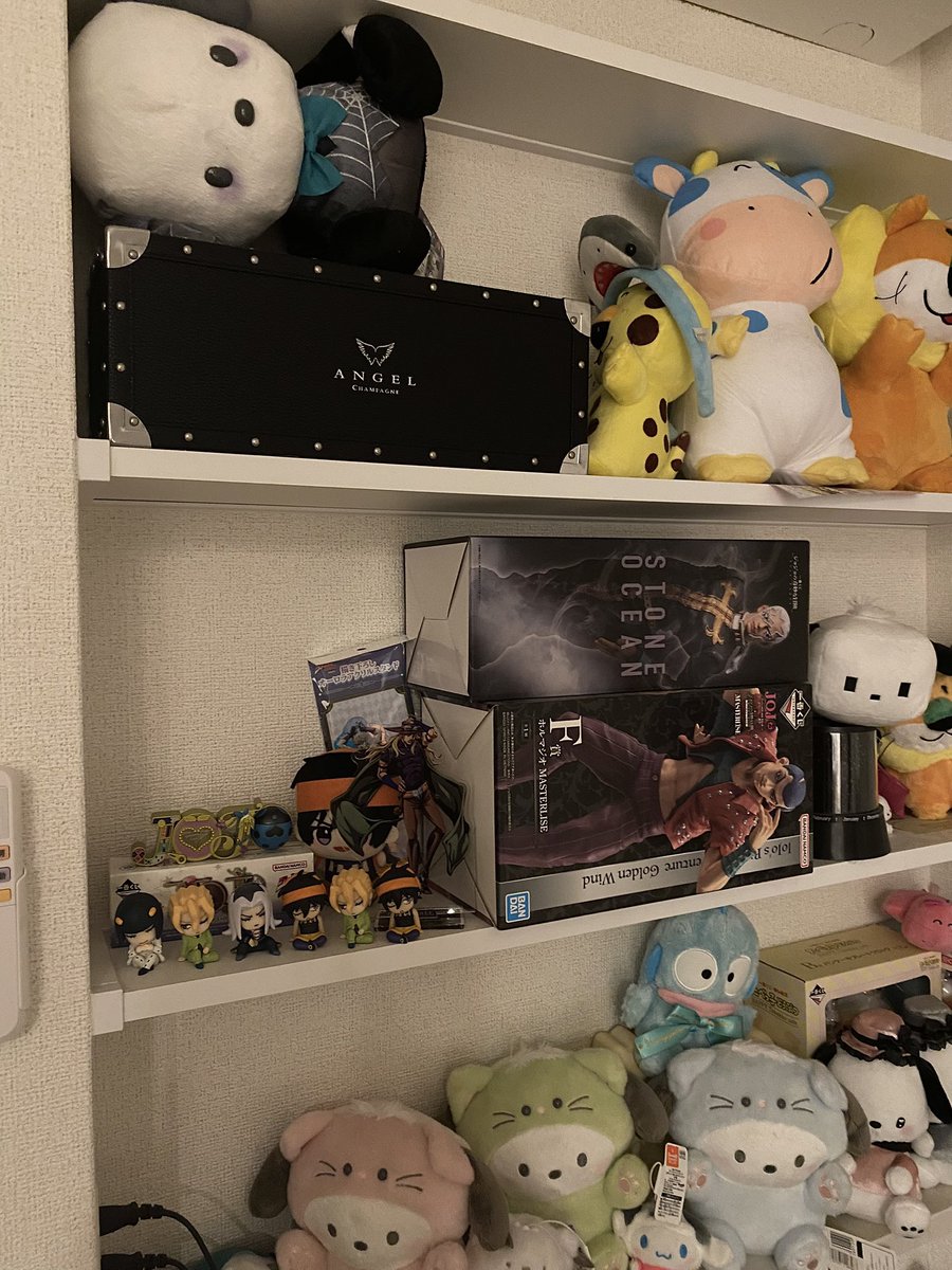7m41_'s tweet photo. こないだちょっぴり模様替えしたわたしの家の棚見て〜✮*｡ﾟ https://t.co/bHymEtUBL4