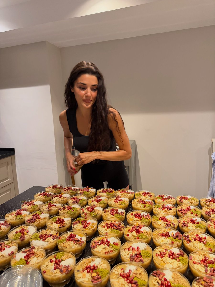 DailyHandeErcel's tweet photo. Miyy ve aşureleri🫶🏻
#HandeErçel https://t.co/PT0NIg8TkQ
