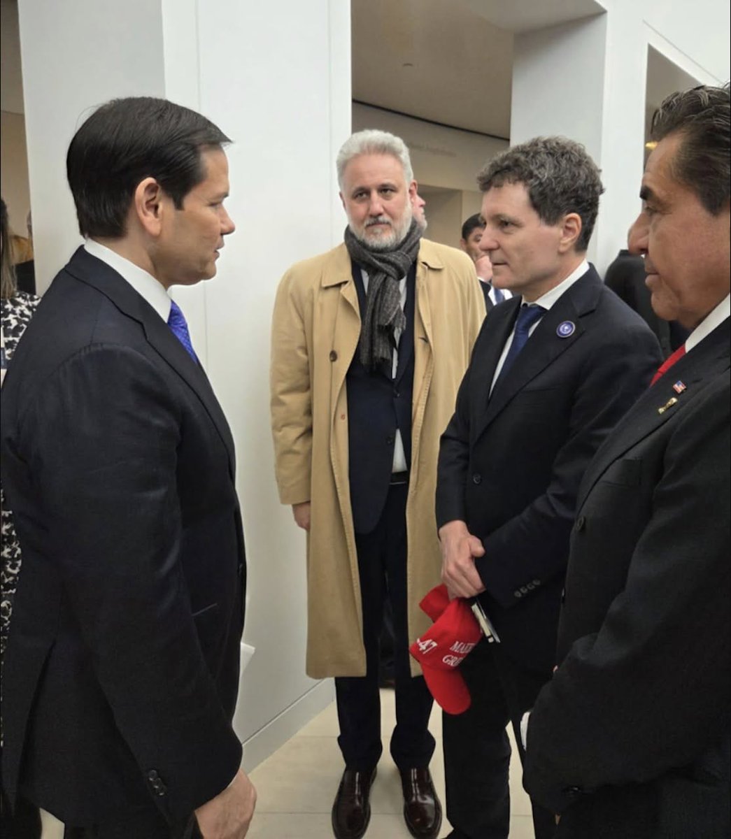 MarcTraian's tweet photo. @DanutTanase Asta e nivelul. Stai cu sapca Maga in mana in fata unor mafioti imbecili. https://t.co/9T06se0TwZ